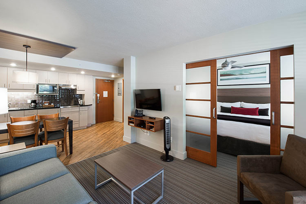 UBC_Accommodations_West_Coast_Suites_One_Bedroom_750x500-750x500