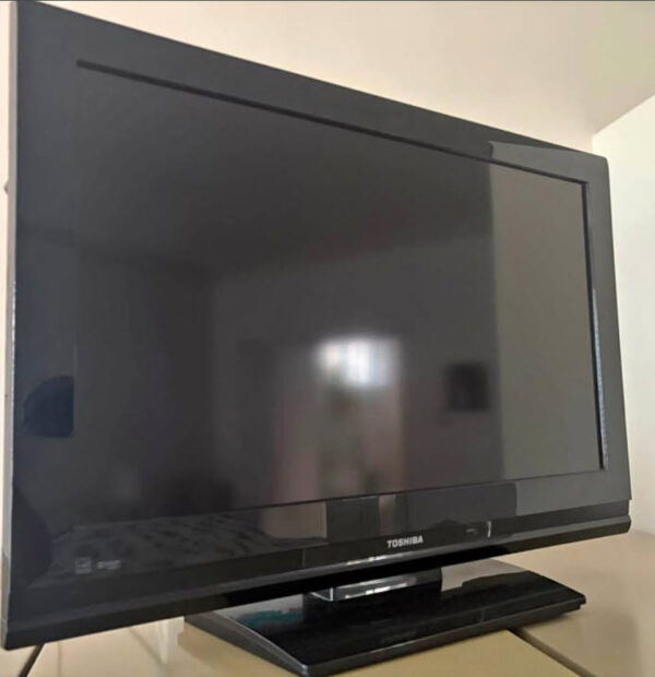 Various 32" TVs all in working order
